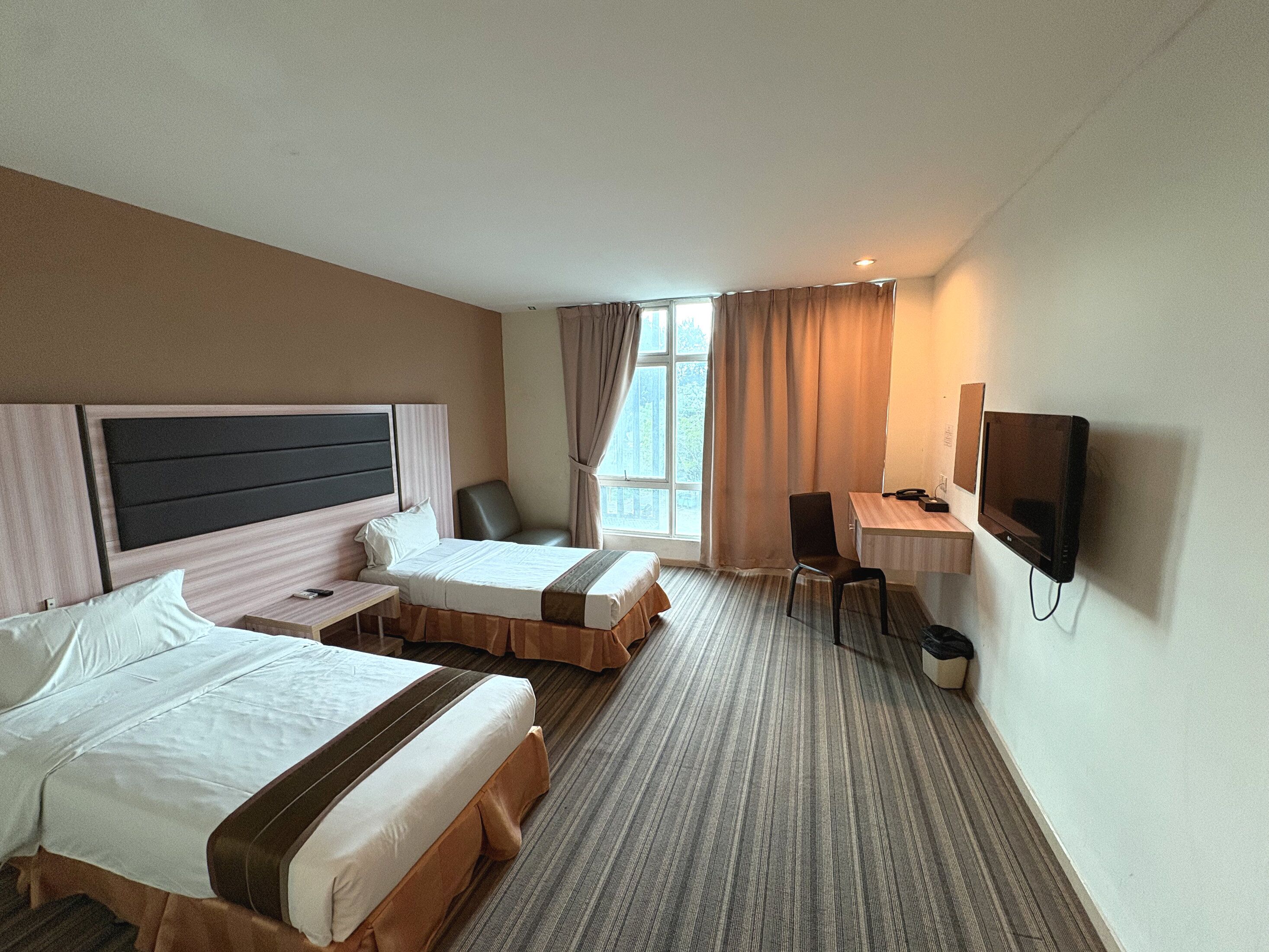 Kahden hengen superior-huone (kaksi sänkyä) | Minibaari, tallelokero huoneessa, työpöytä