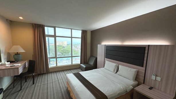 Standard Double Room | Meja, ruang kerja komputer riba, kalis bunyi, seterika/papan seterika 