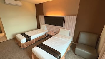 Superior Twin Room | Minibar, in-room safe, desk, laptop workspace