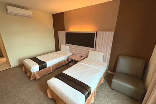 Superior-Zweibettzimmer | Schreibtisch, laptopgeeigneter Arbeitsplatz, schallisolierte Zimmer