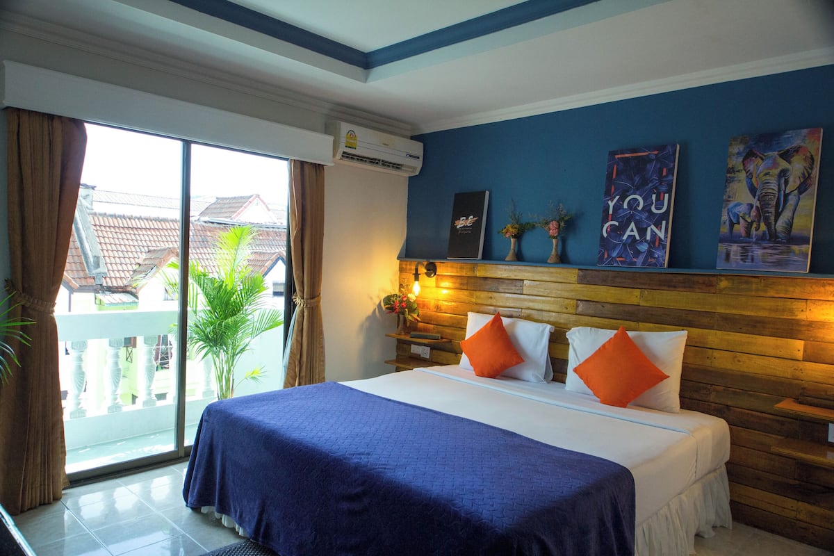 Deluxe Room, Balcony, City View | Premium bedding, Select Comfort beds, minibar, desk