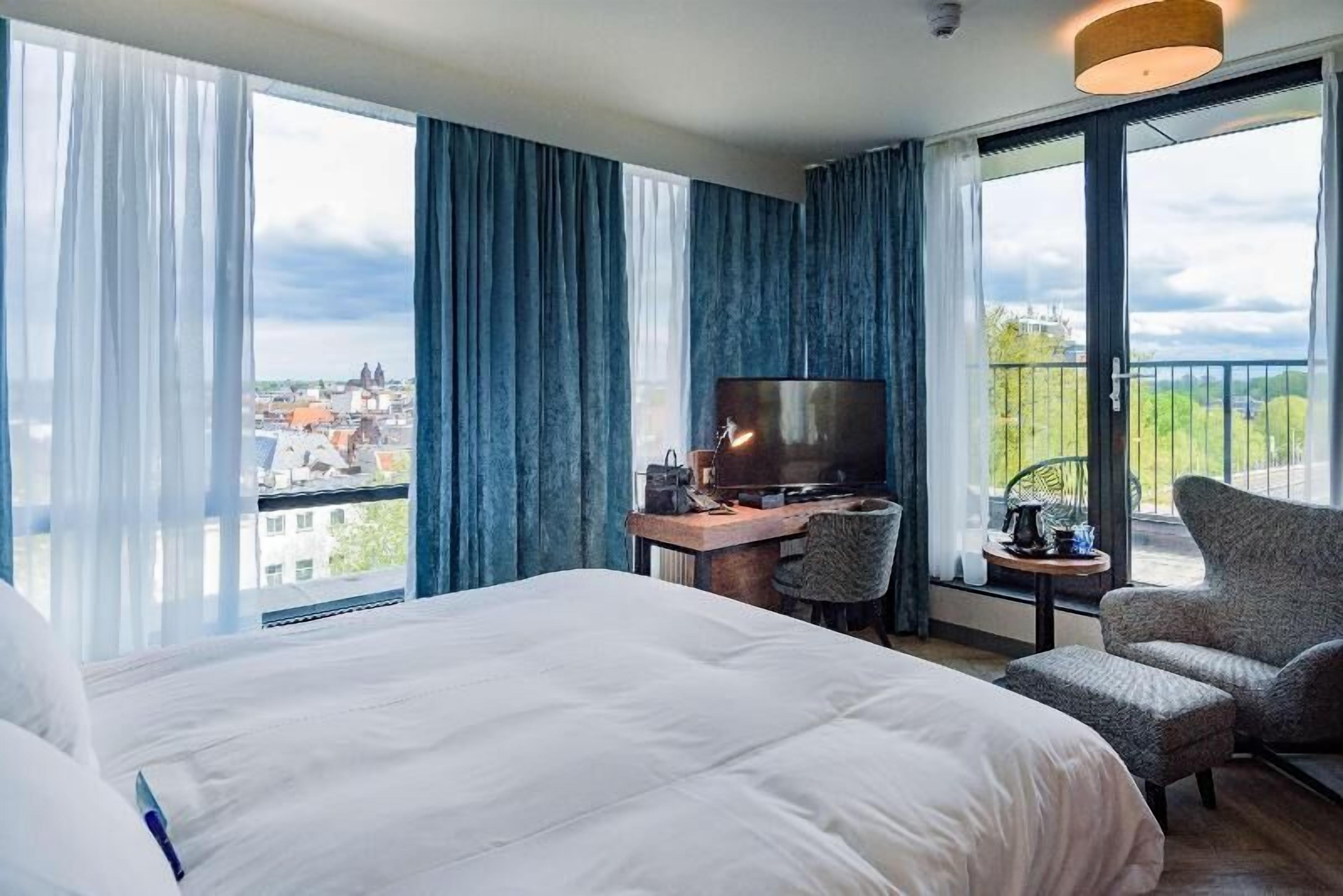 Minibar, in-room safe, desk, blackout curtains