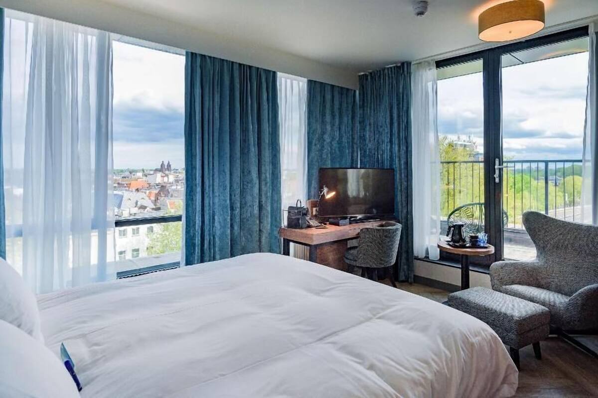 Minibar, in-room safe, desk, blackout drapes