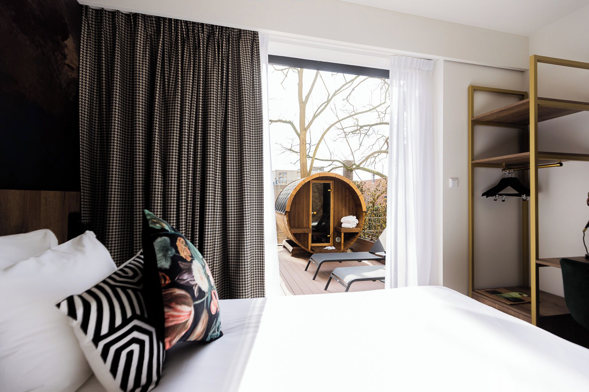 standard room, 1 double bed, non smoking, sauna | 1 bedroom, minibar, in-room safe, desk