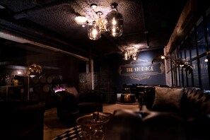 2 bars/lounges, wine bar