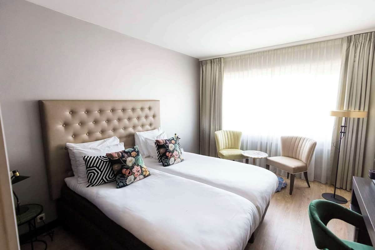 Minibar, in-room safe, desk, blackout drapes