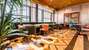 Bữa sáng buffet vào các ngày trong tuần (25 EUR/mỗi người)