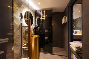Superior Room, 1 King Bed, Non Smoking, Jetted Tub (Velvet Wellness King Room) | Minibar, in-room safe, desk, blackout drapes - City Hotel Haarhuis - World Hotels Crafted Collections (Arnhem)