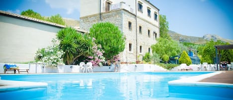 Piscine extérieure (ouverte en saison)