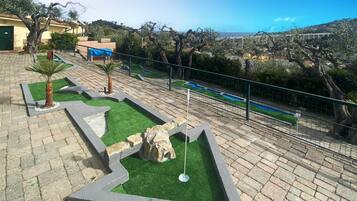 Mini-golf