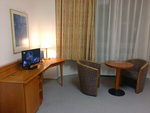 تلفزيون بشاشة مسطحة