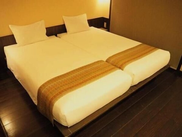 خزنة داخل الغرفة وأسرّة قابلة للطي وواي فاي مجانًا وملاءات أسرّة