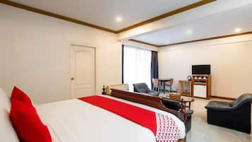 Deluxe Triple Room | Minibar, desk, soundproofing, free WiFi