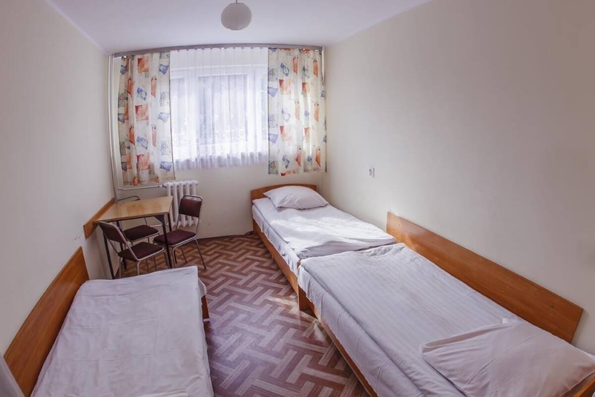 Chambre Triple, salle de bains commune | Wi-Fi gratuit, draps fournis