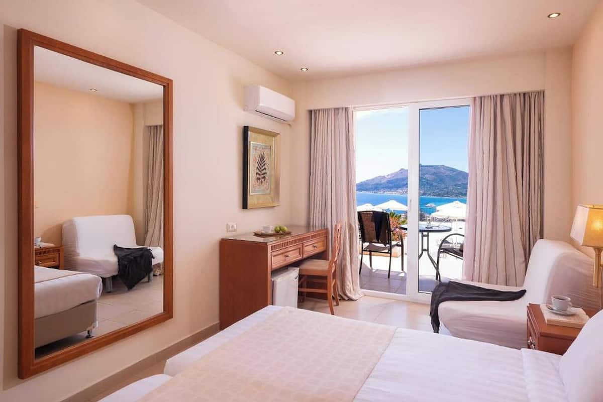Pillowtop beds, in-room safe, desk, blackout drapes
