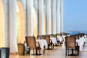 Breakfast and dinner served - Avalon Palace Hotel (Zakynthos)