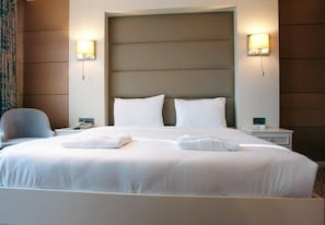 Minibar, in-room safe, soundproofing, iron/ironing board - Hotel Le Mirage (Istanbul)