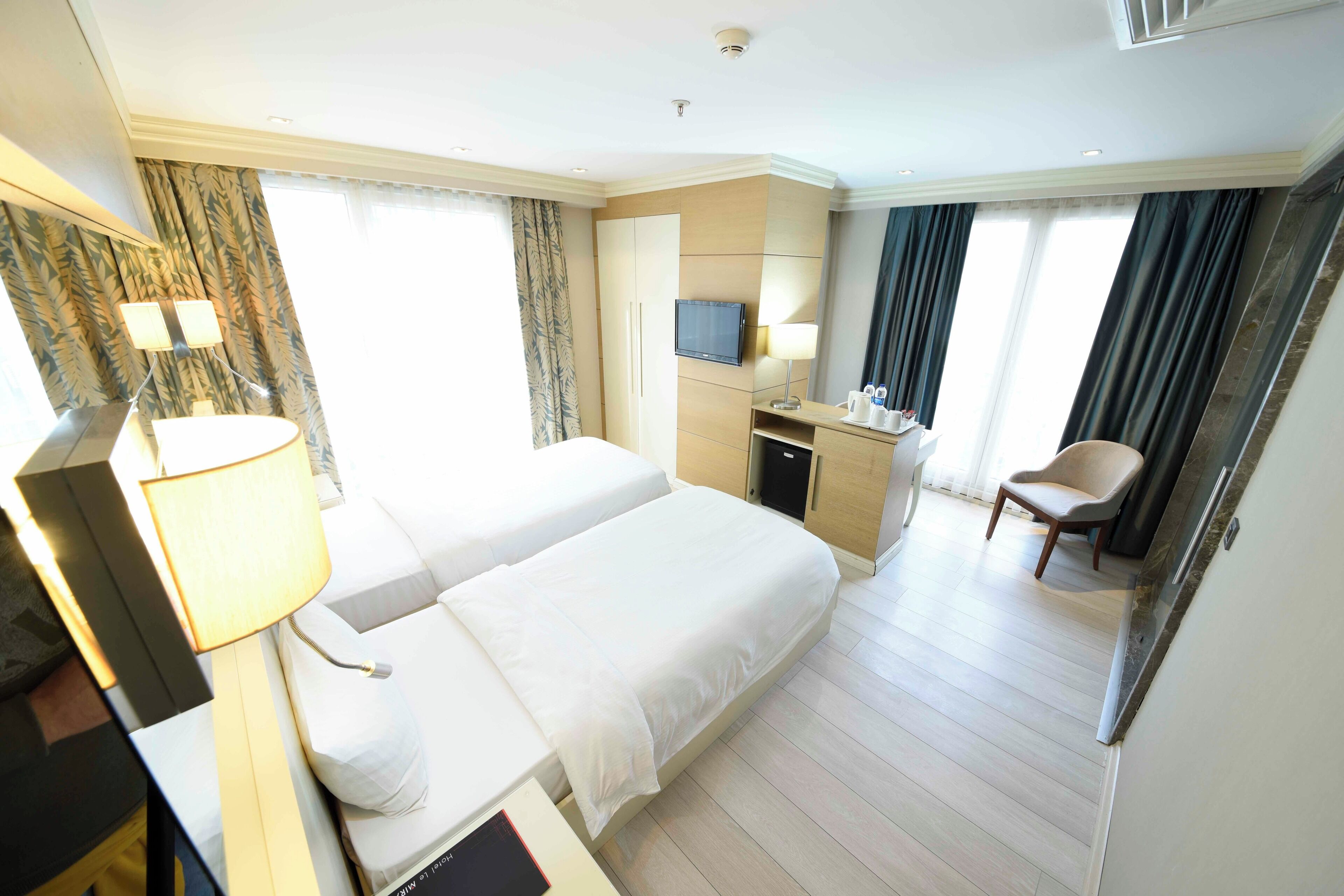 Ropa de cama de alta calidad y minibar 