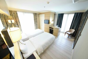 Kamar Standar | Seprai premium, minibar, brankas, dan kedap suara