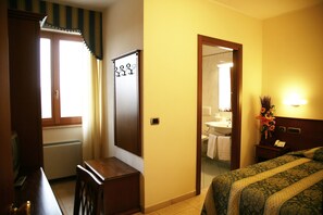 Desk, free WiFi - Hotel Tiziana (Montepulciano)