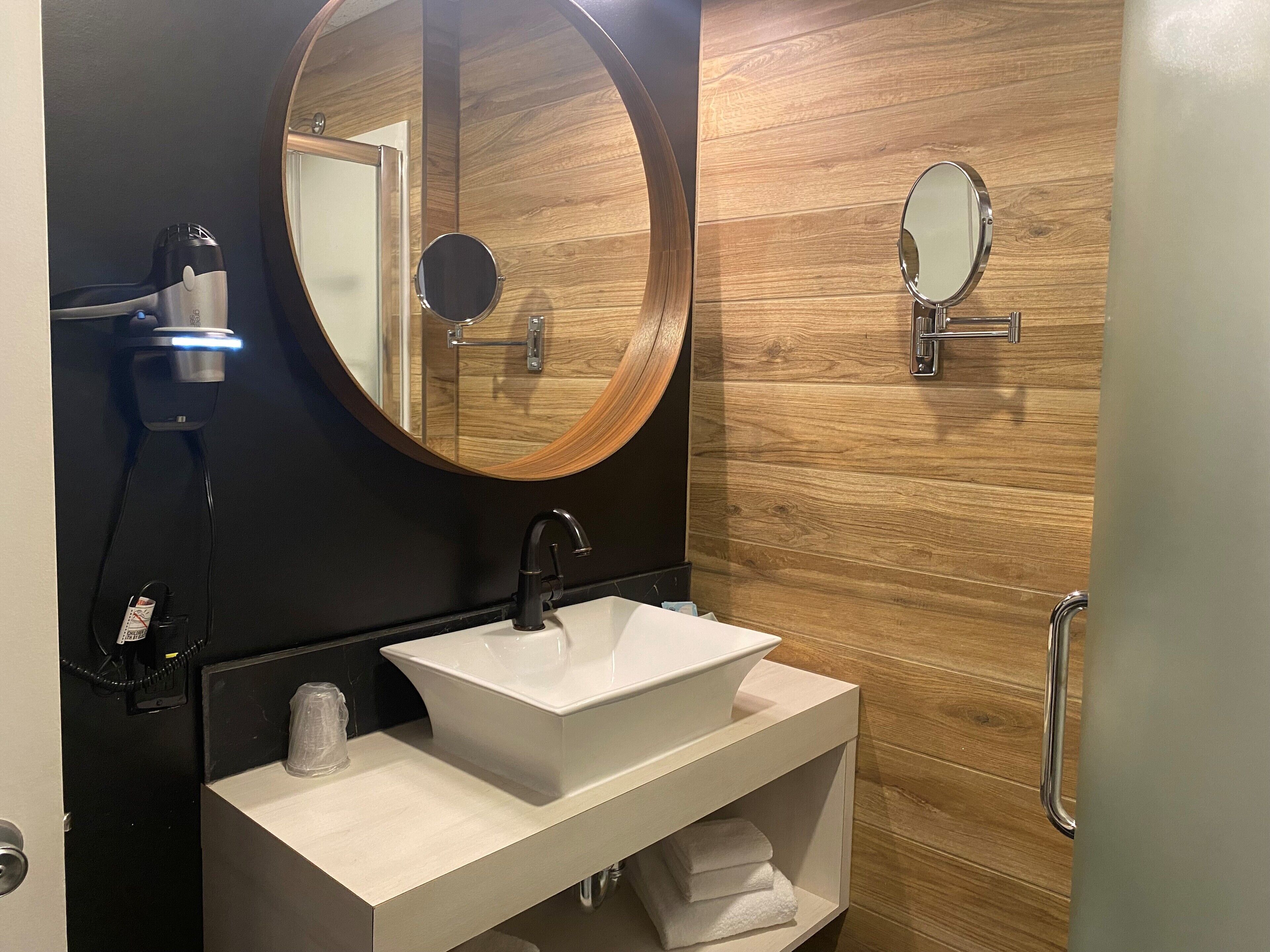 room, 1 queen bed | bathroom | free toiletries, hair dryer, towels