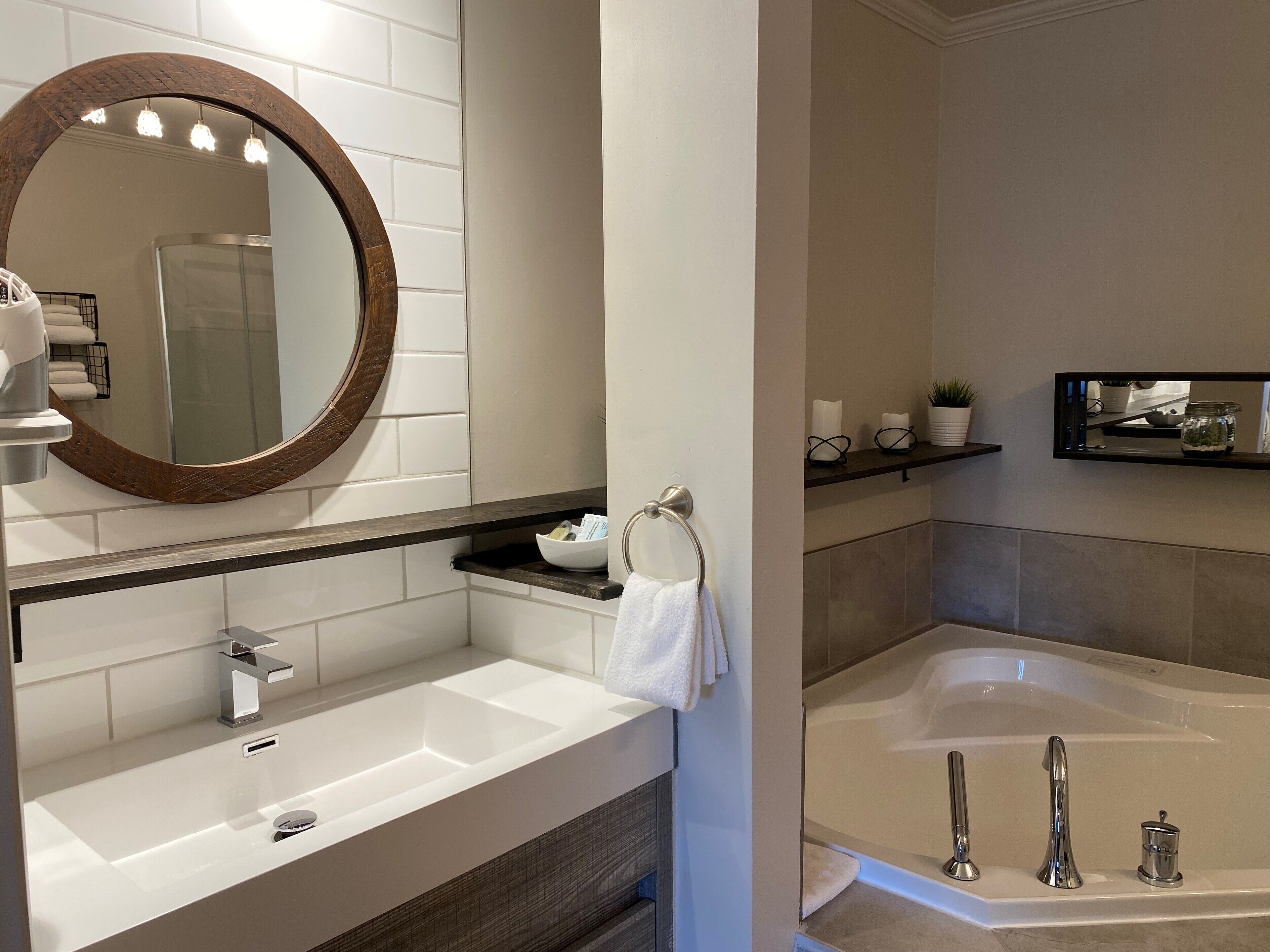 junior suite exterior entrance | bathroom | free toiletries, hair dryer, towels