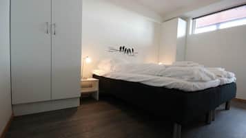 Superior Apartment, 1 Bedroom | Desk, soundproofing, iron/ironing board, free WiFi