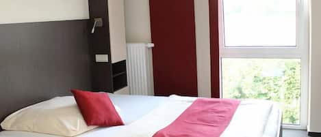 Single Room | In-room safe, desk, free WiFi, wheelchair access