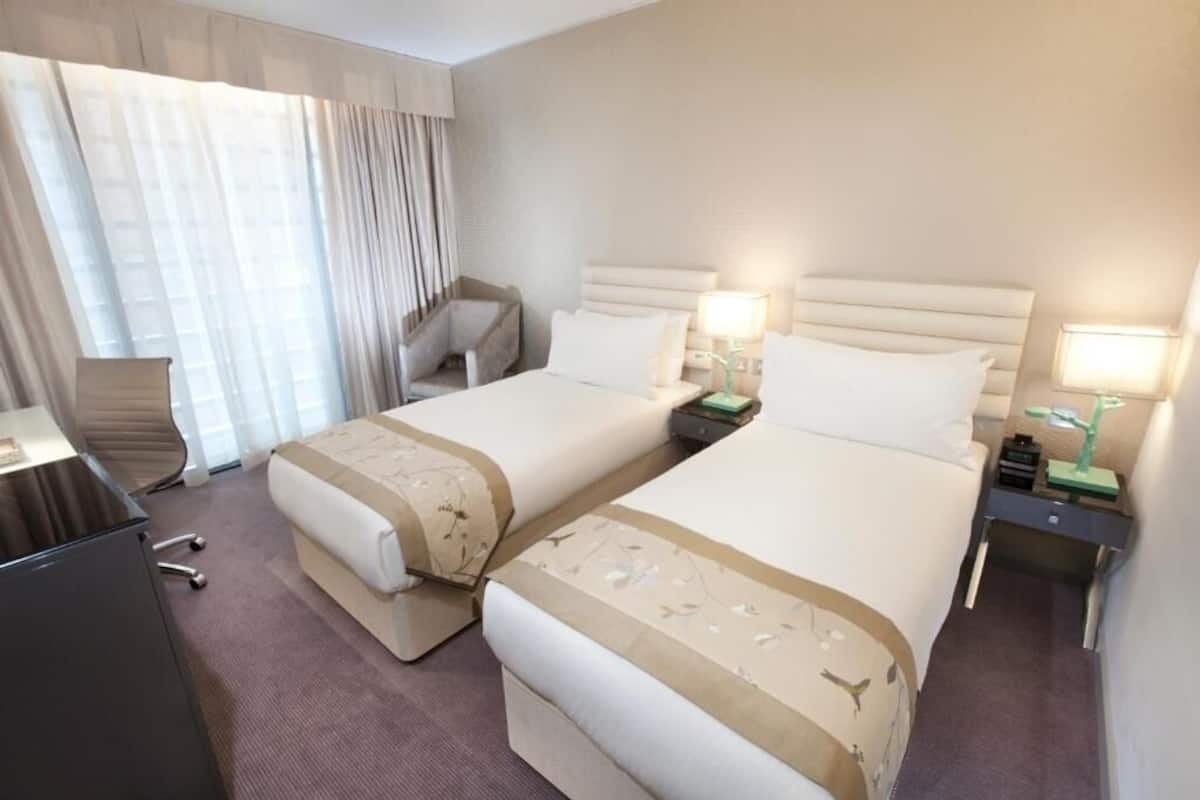 Premium bedding, minibar, in-room safe, desk