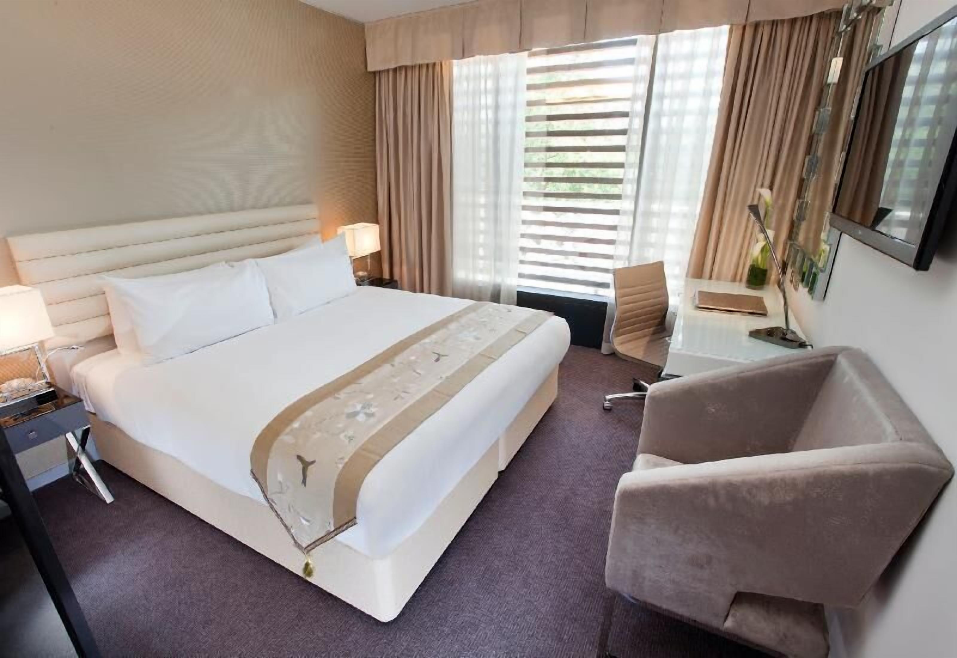 Premium bedding, minibar, in-room safe, desk