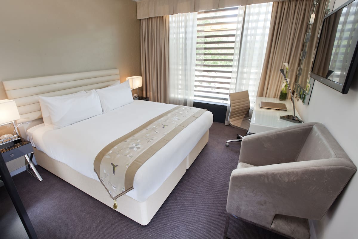 Dorsett Room | 高級寢具、迷你吧、客房內保險箱、書桌