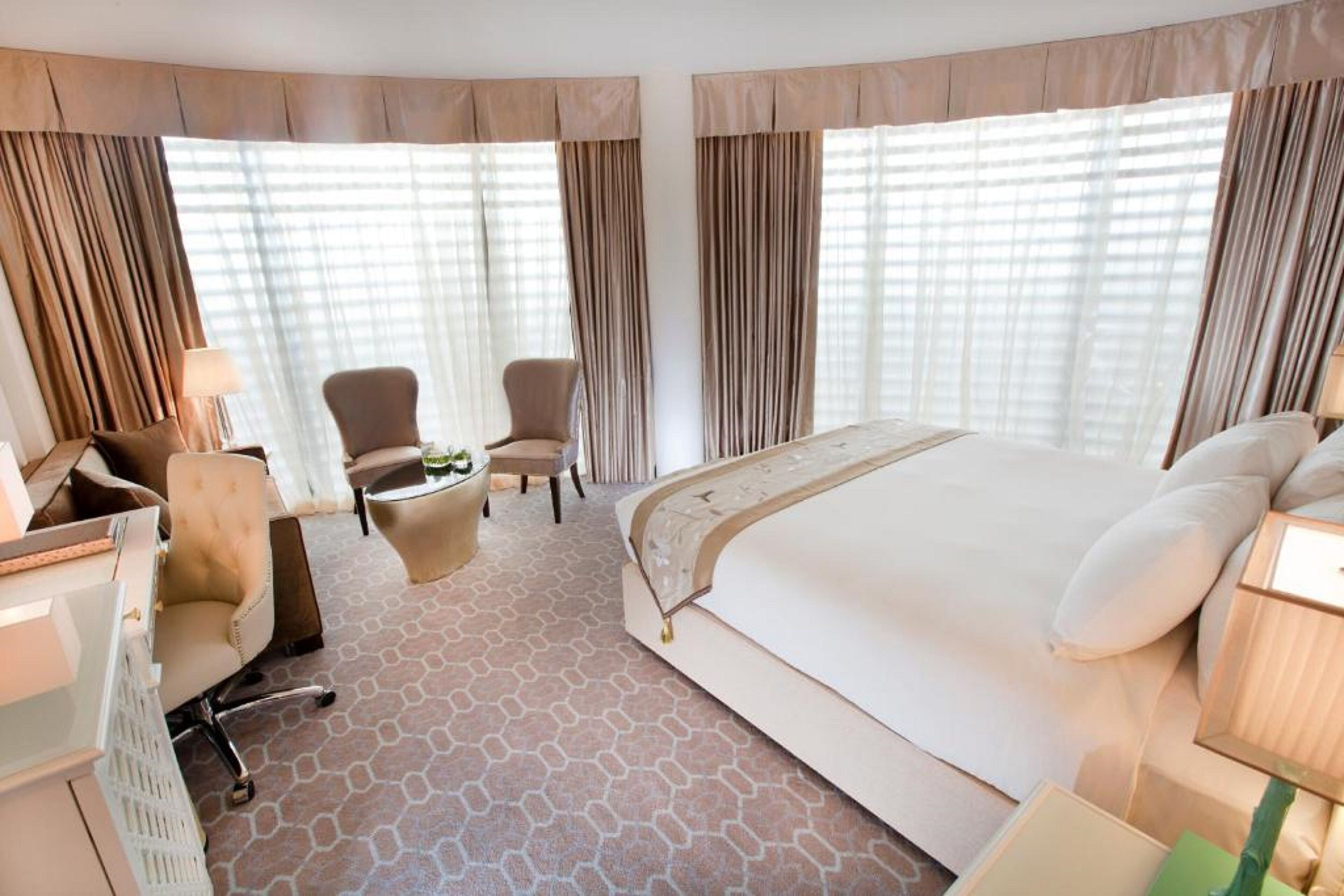 studio suite | premium bedding, minibar, in-room safe, desk