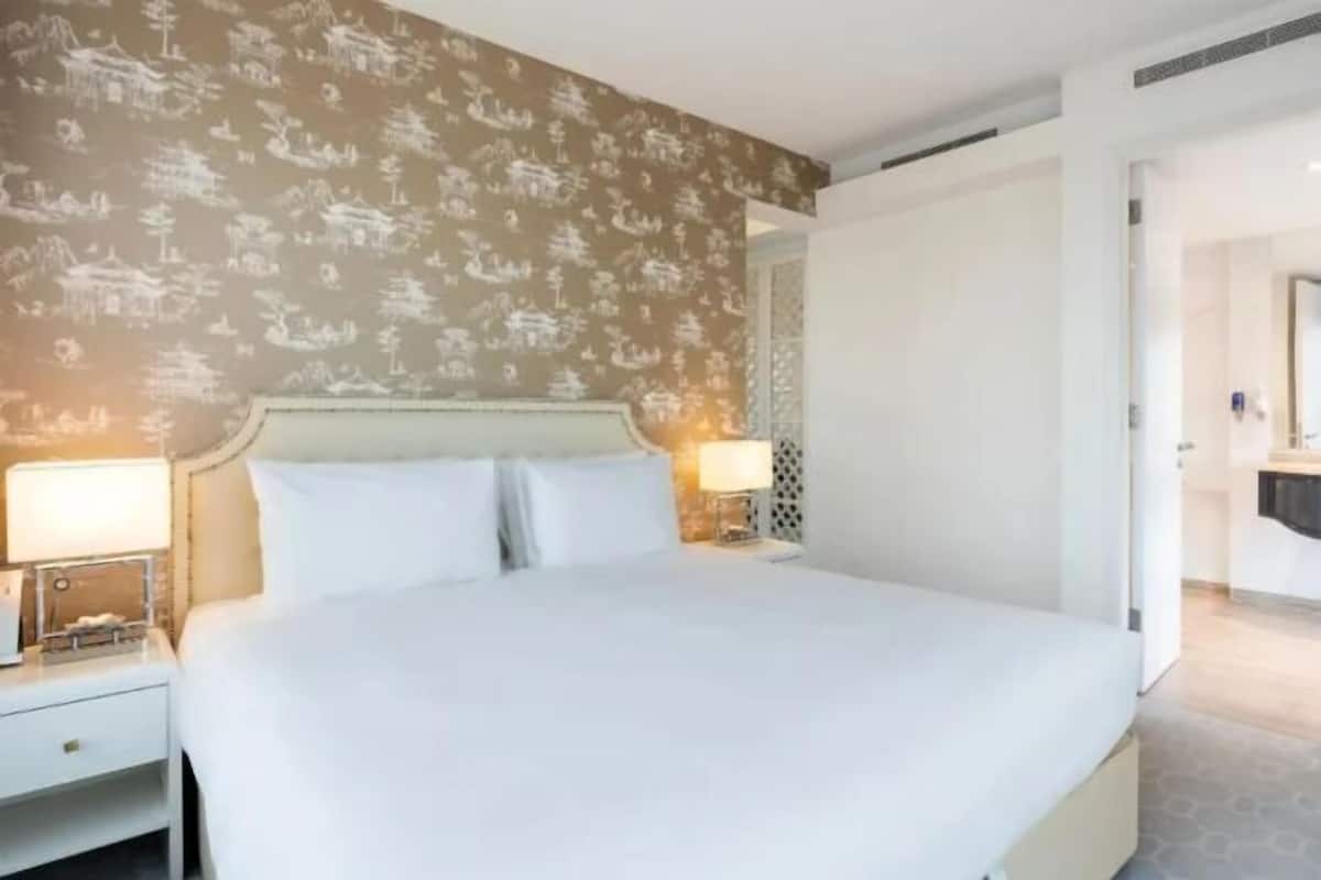 Premium bedding, minibar, in-room safe, desk