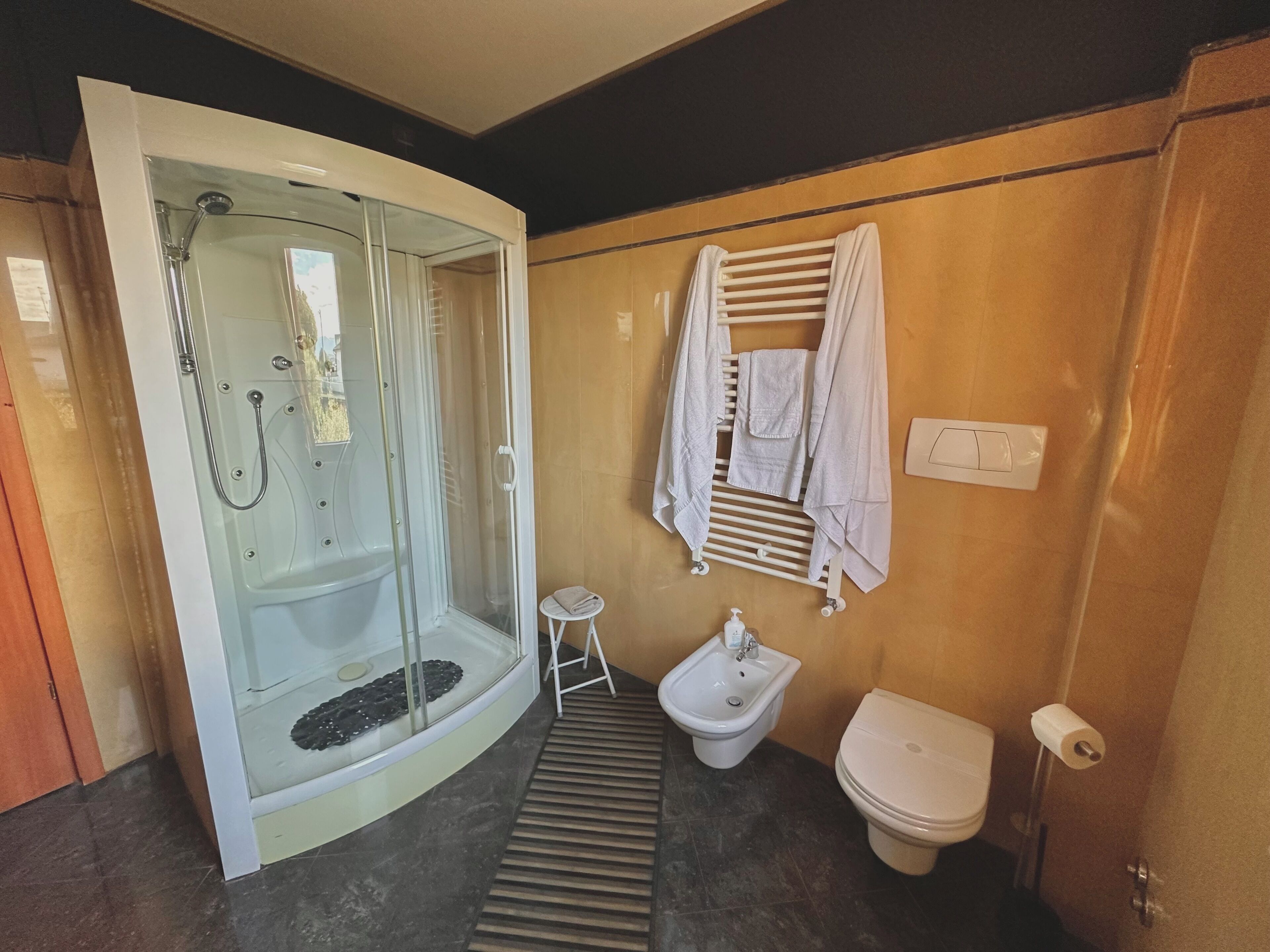 Classic Double Room, Balcony | Bathroom