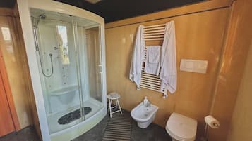 Classic Double Room, Balcony | Bathroom