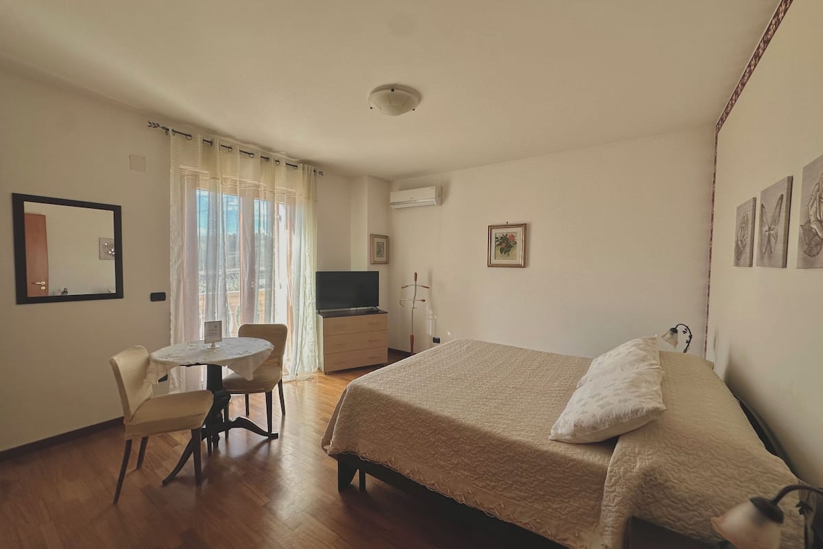 Classic Double Room, Balcony | In-room safe, soundproofing, free cribs/infant beds, rollaway beds