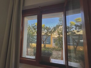 Single Room | Garden view