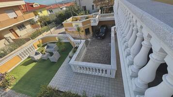 Vierbettzimmer, Balkon | Blick auf den Garten