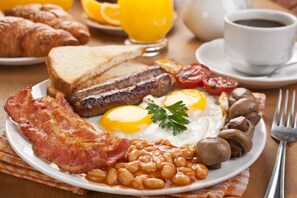 Café da manhã completo todos os dias mediante uma taxa