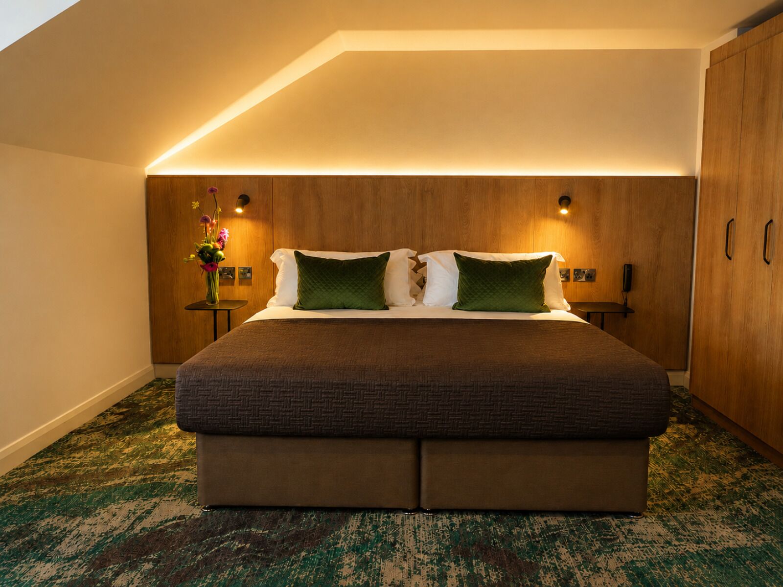 Executive Studio, Non Smoking, Kitchenette | In-room safe, iron/ironing board, free cots/infant beds, free WiFi