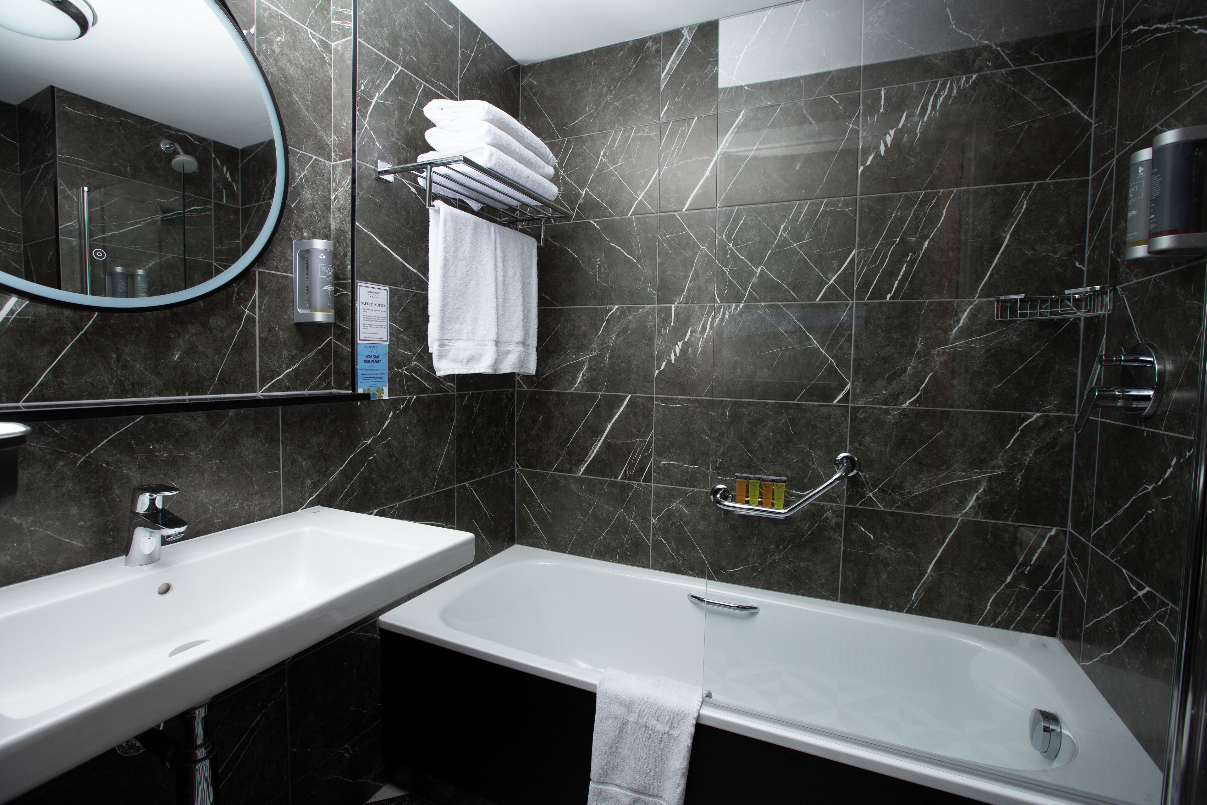 family room | bathroom | combined shower/bathtub, eco-friendly toiletries, hair dryer, towels