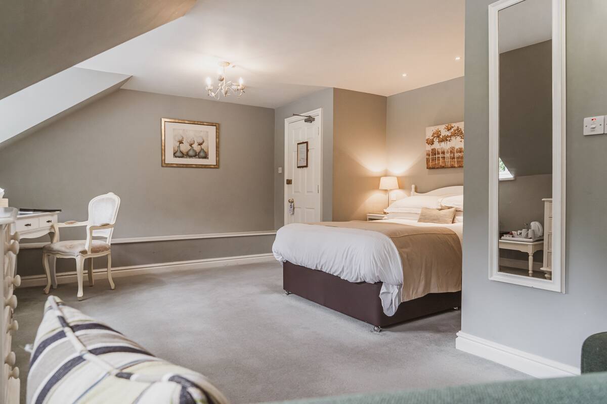 superior double room | desk, iron/ironing board, free cots/infant beds, rollaway beds