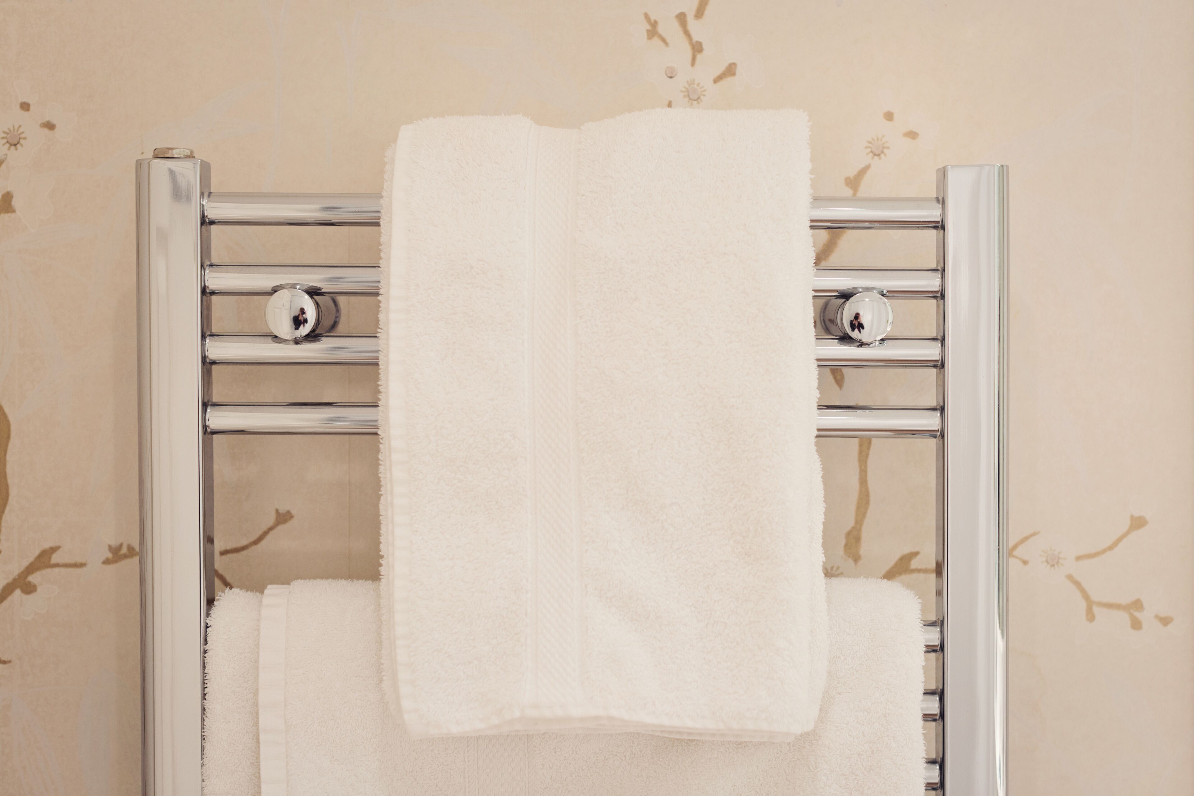 standard double room | bathroom | deep-soaking bathtub, free toiletries, hair dryer, towels