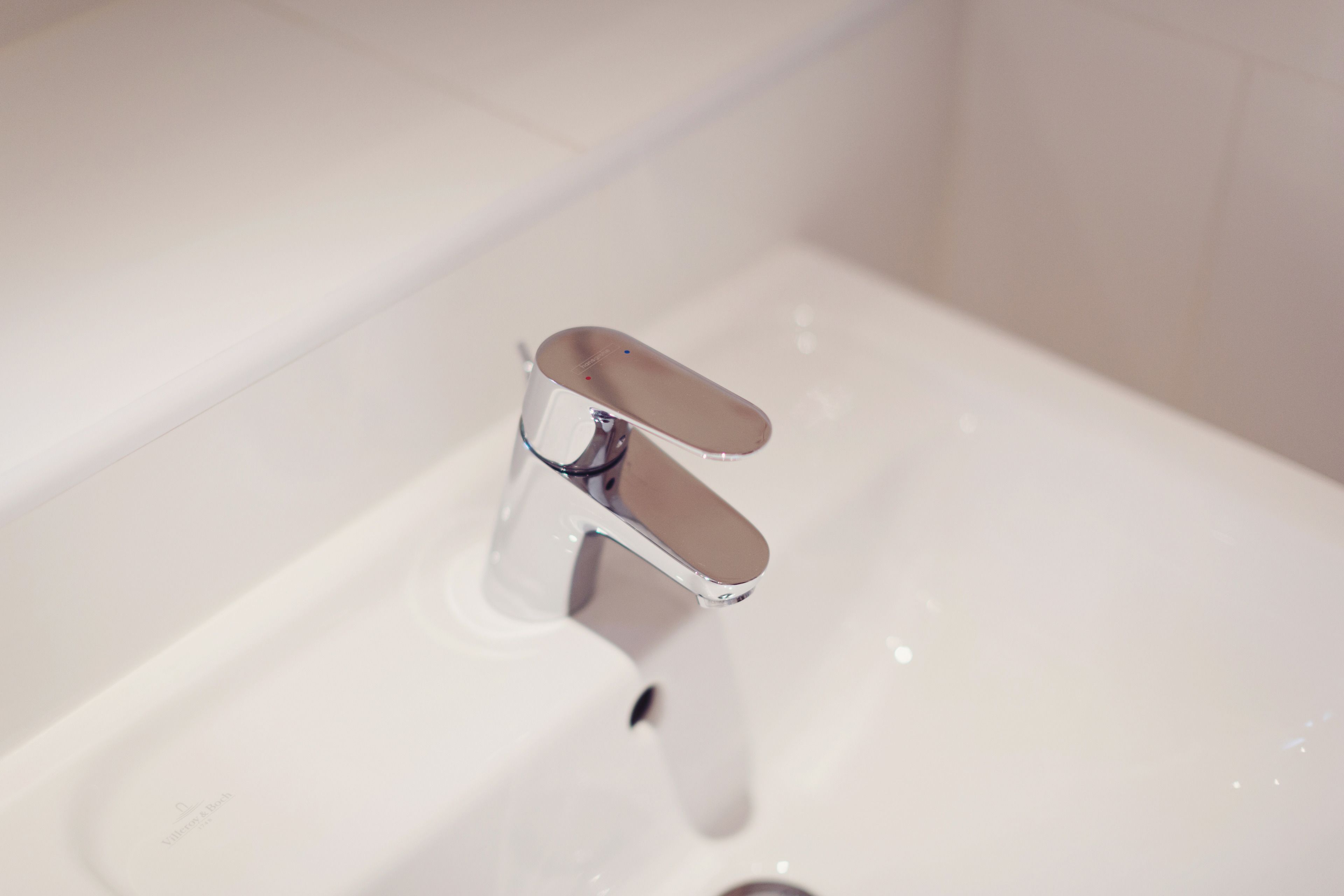 standard room | bathroom | deep-soaking bathtub, free toiletries, hair dryer, towels