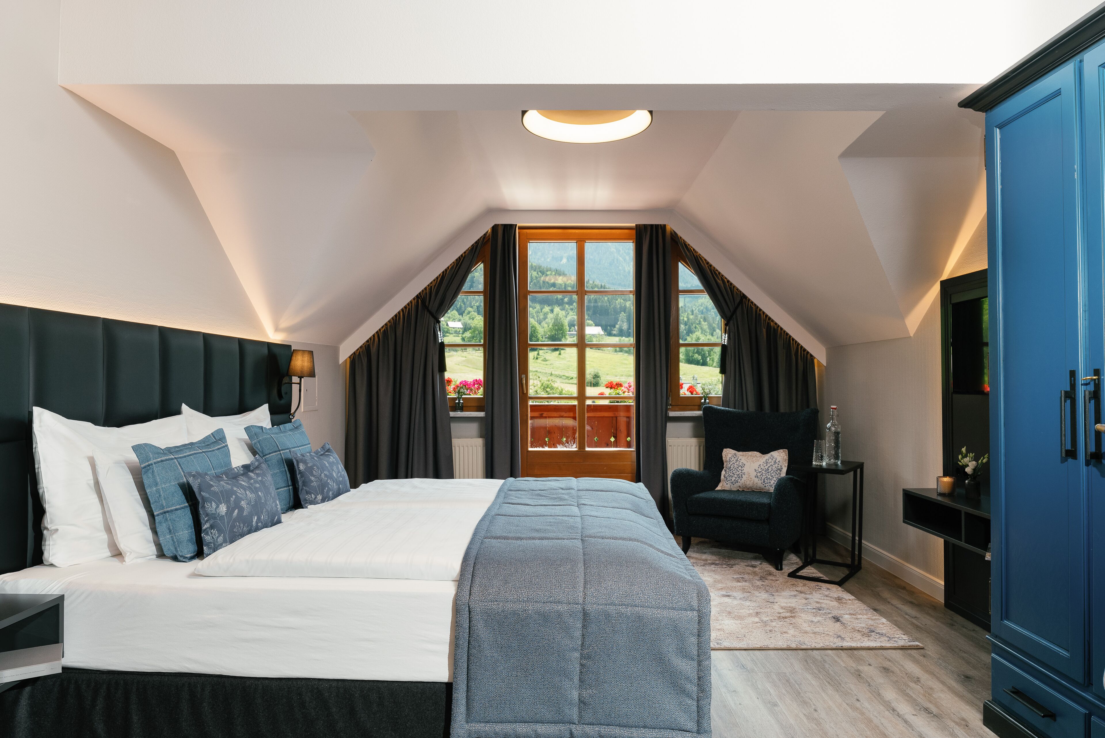 1 bedroom, hypo-allergenic bedding, in-room safe, blackout curtains