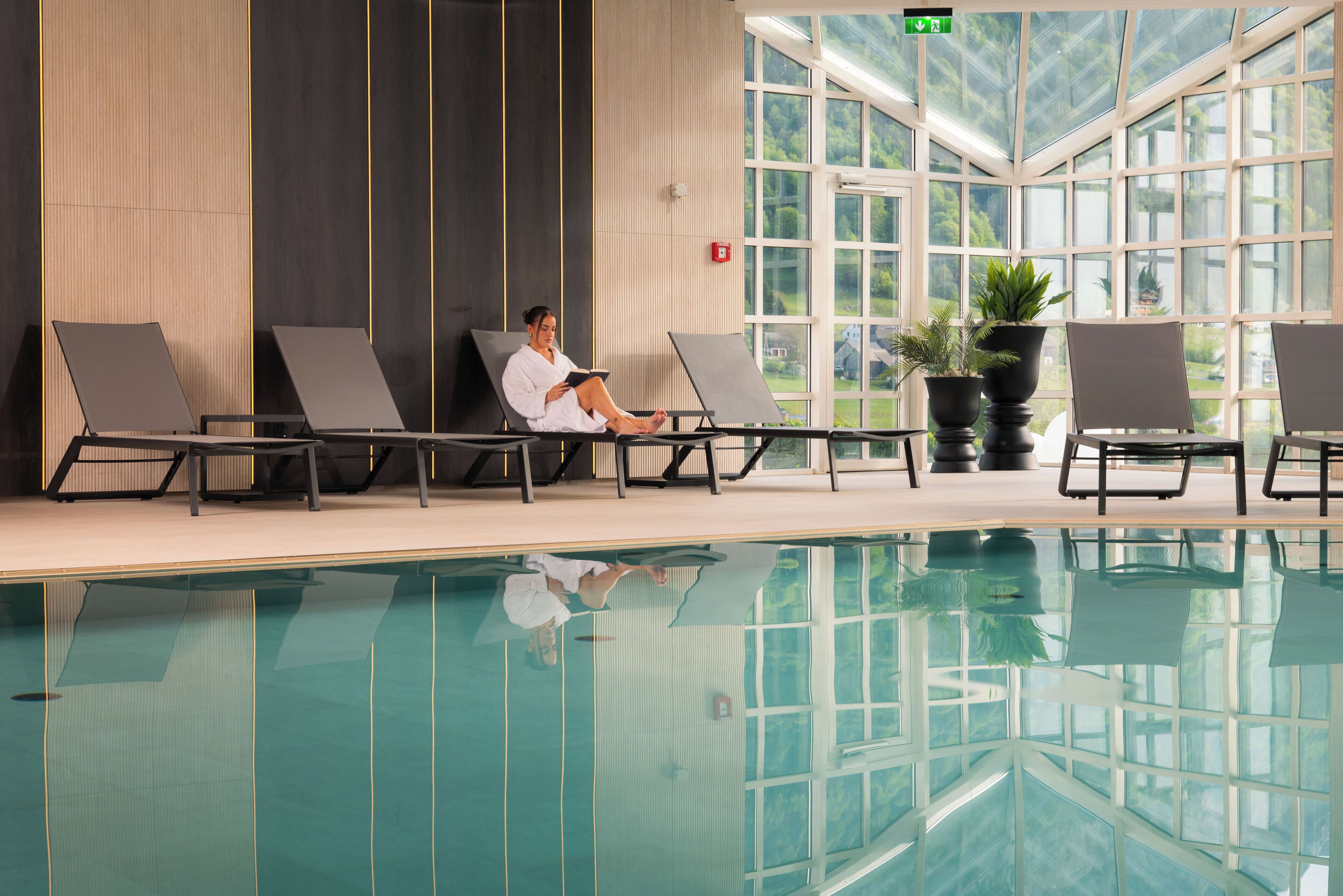 Indoor pool, pool loungers