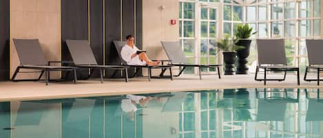 Indoor pool, sun loungers