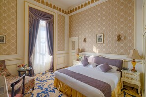 Golden Junior Suite Direct Sea View With Light Dinner | Minibar, in-room safe, desk, blackout curtains