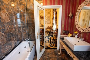 Golden Junior Suite Direct Sea View With Light Dinner