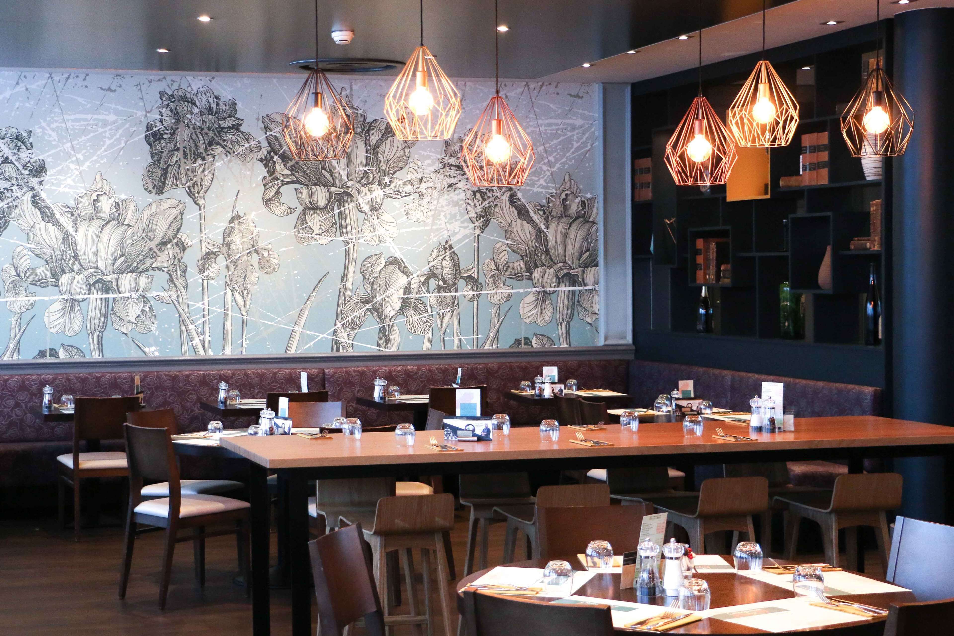 lunch and dinner served, international cuisine